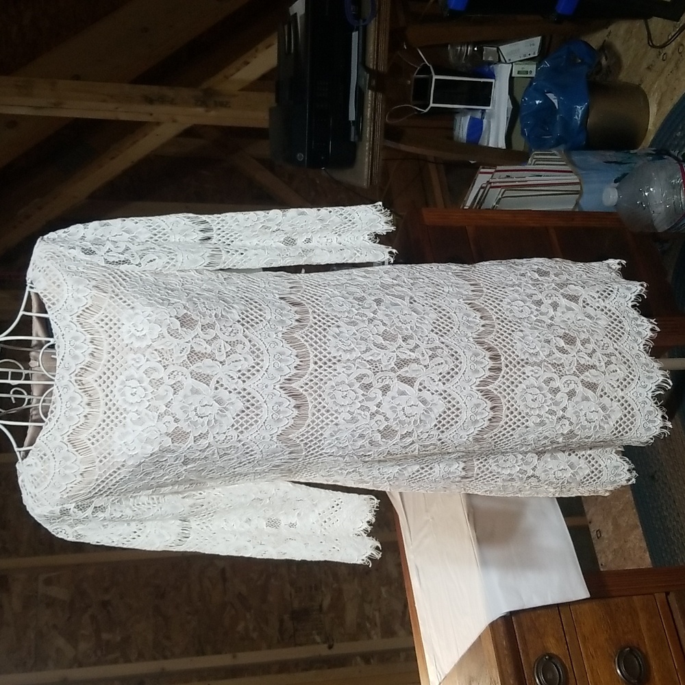 Jessica Howard creamy white lace dress. Size 4 petite